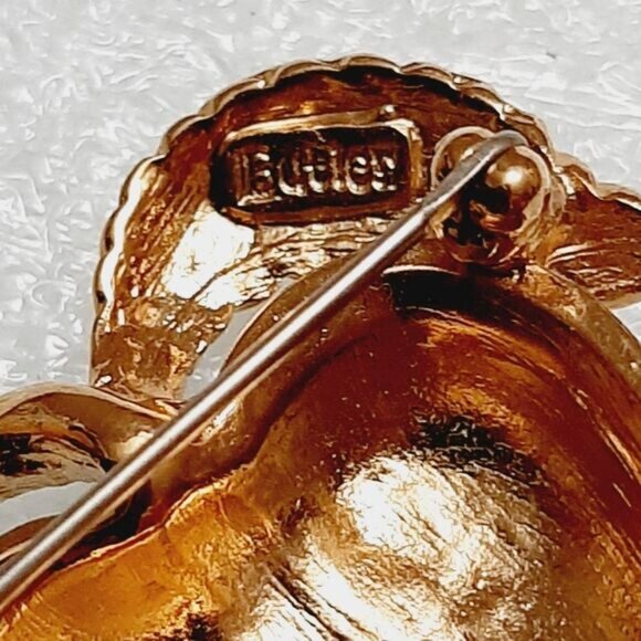 BUTLER Signed Vintage Clear Rhinestone Apple Brooch Sparkle Jewelry Goldtone Pin - Picture 10 of 10
